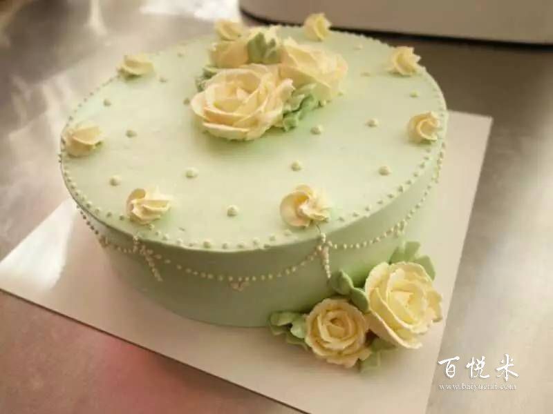 一般蛋糕店里的蛋糕师傅做一个生日蛋糕要多久呢？